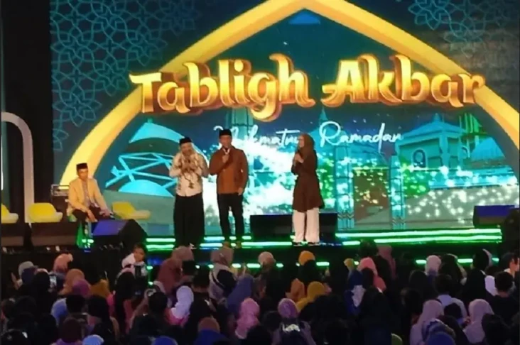 Hadiri Tabligh Akbar...