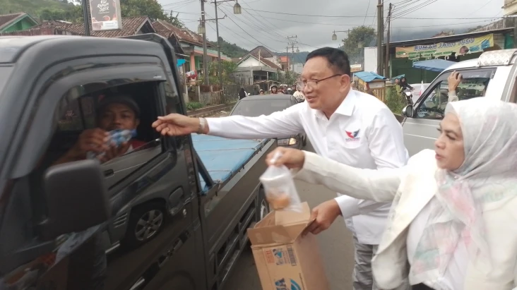 Djoni Rolindrawan Bacaleg...