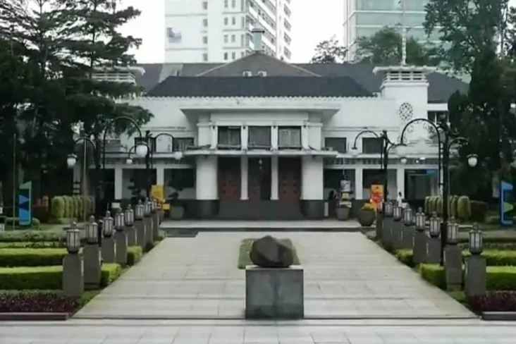 KPK Geledah Kantor Wali...