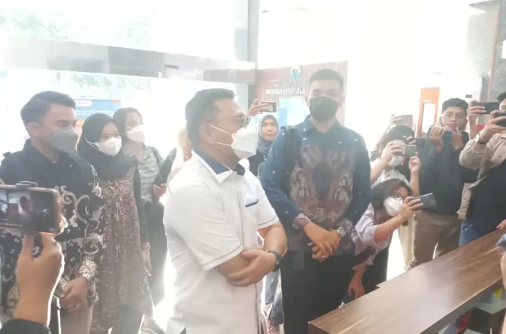 Laporkan Pencopotannya,...