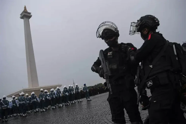 Sore Nanti, Kapolri...