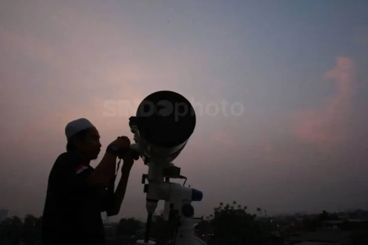 Tentukan Idulfitri,...