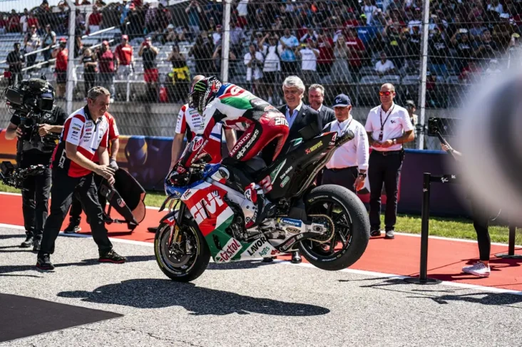 Alex Rins Sejajar dengan...