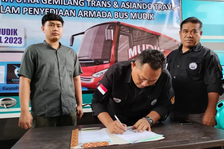 Gelar Mudik Gratis,...