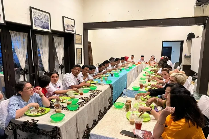 Bangun Silaturahmi dan...