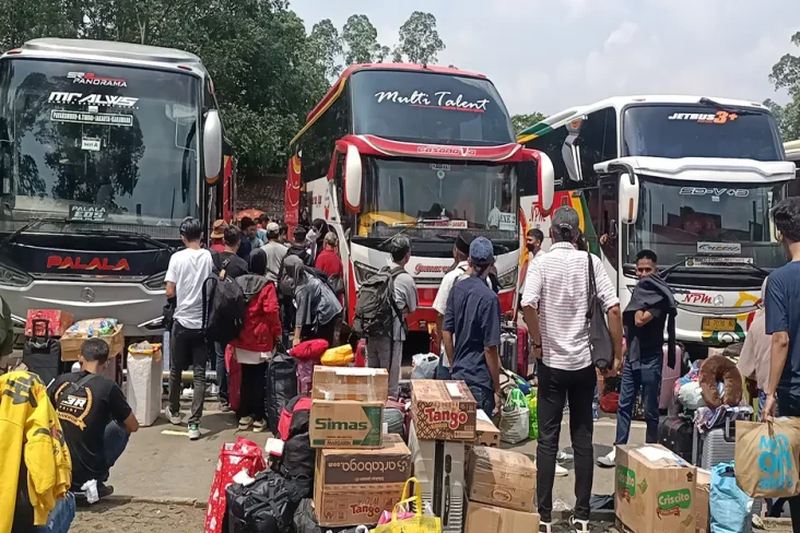 Harga Tiket Bus Lebaran...
