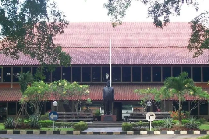 Fakultas Hukum UI Mencari...