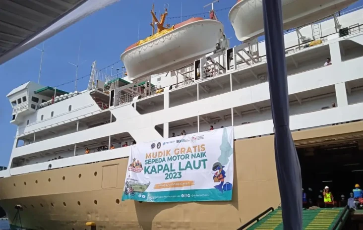 Ribuan Pemudik Antusias...