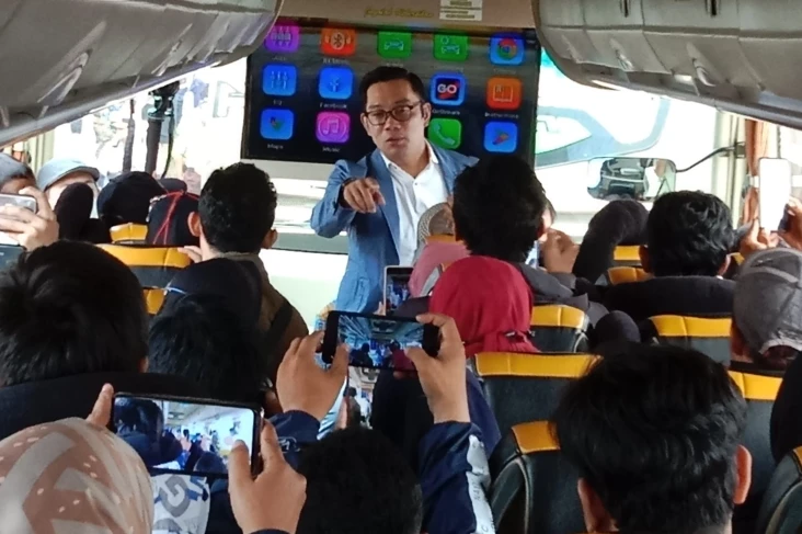 Momen Ridwan Kamil Menghibur...