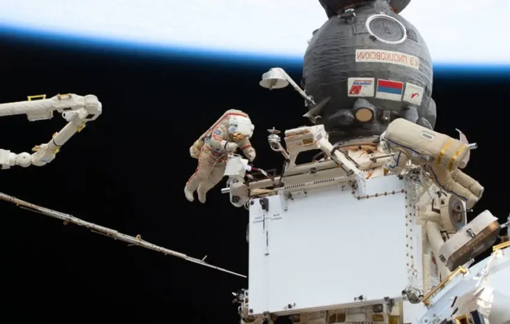 2 Kosmonot Rusia Bersiap...