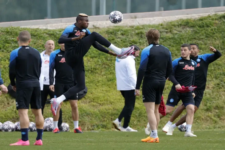 Susunan Pemain Napoli...