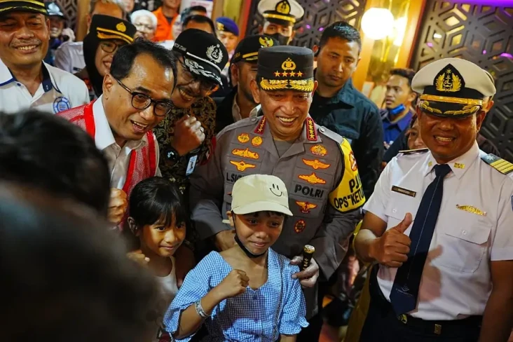 Datangi Pelabuhan Tanjung...