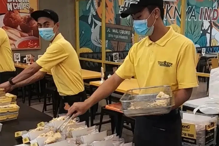 Diperkenalkan di Awal...