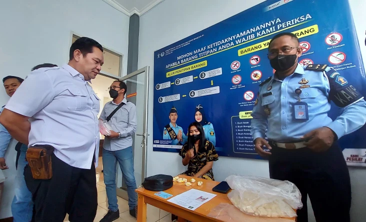 Kue Lebaran Isi Sabu...