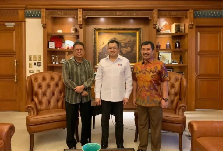 HT Bersilaturahmi dengan...