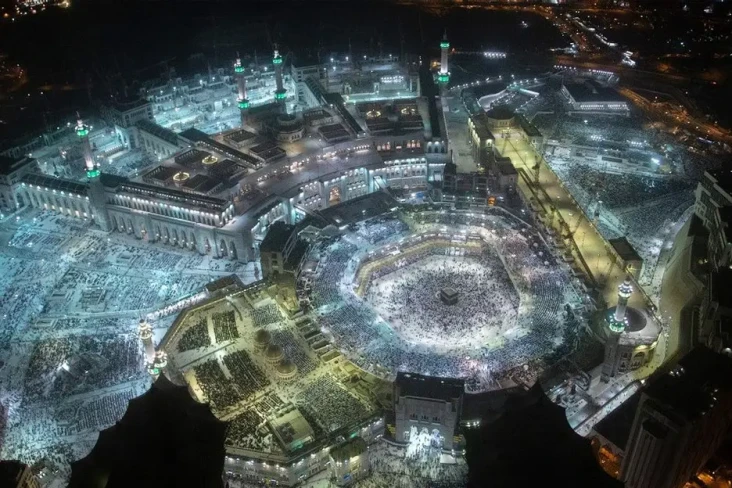Hilal Terlihat, Arab...