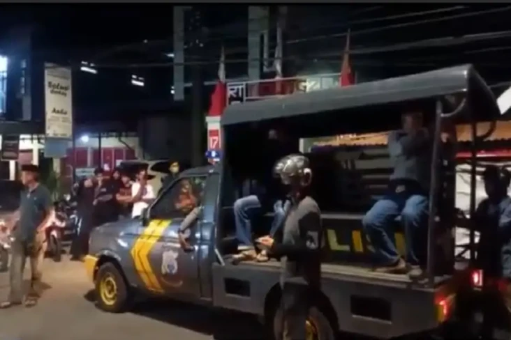 Asyik Pesta Miras saat...