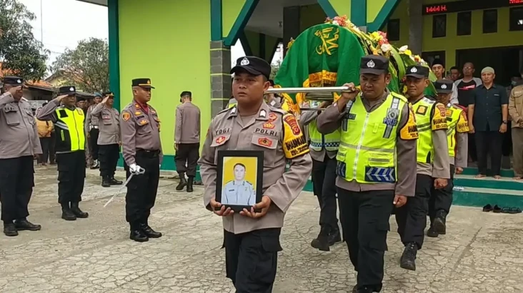 Anggota Polisi di Indramayu...