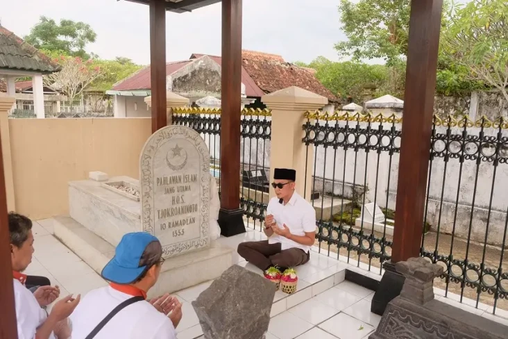Sekjen Berkarya Ziarah...
