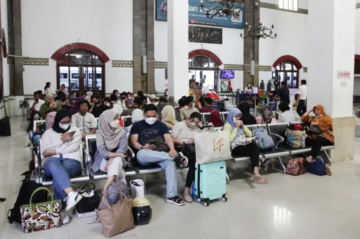 143 Ribu Pemudik KA...