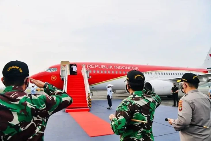 Presiden Jokowi Tinggalkan...