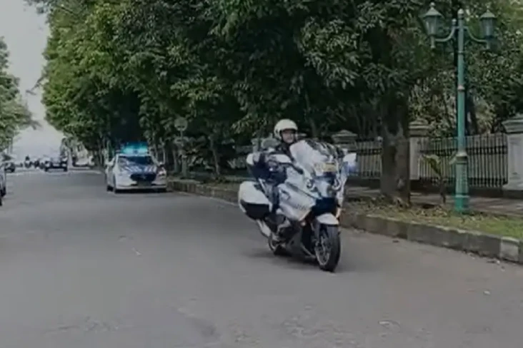 Presiden Jokowi Tiba...