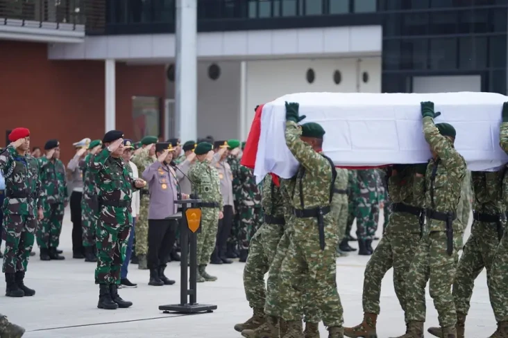 Panglima TNI Sambut...