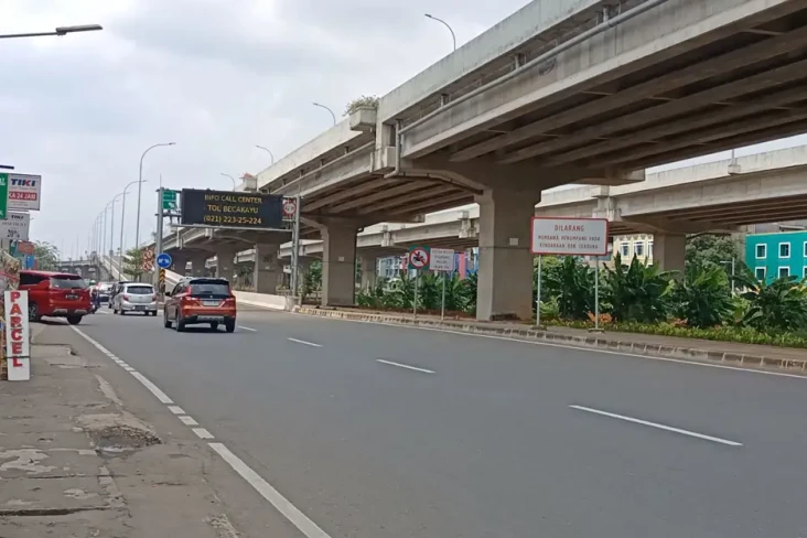 Arus Lalu Lintas di...