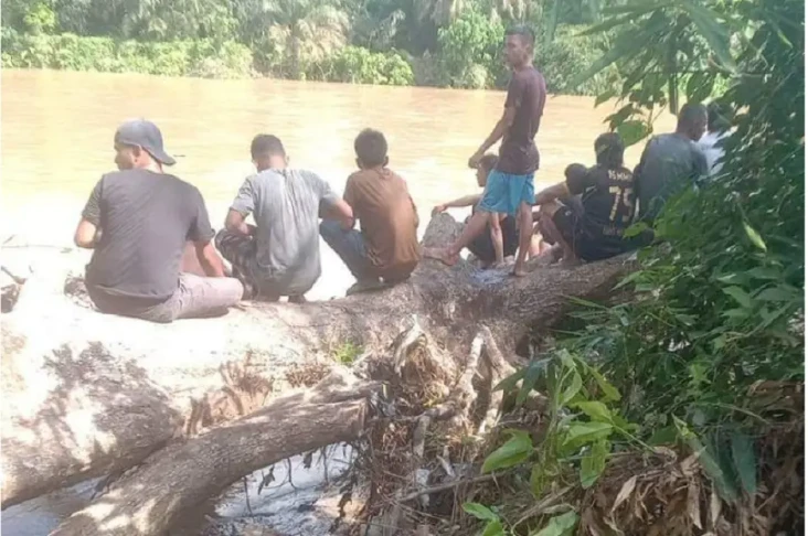 Mandi di Sungai Tabir...
