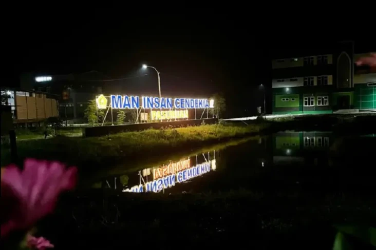 30 SMA, SMK, dan MAN...
