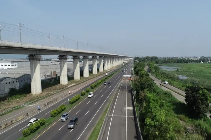 Kurangi Kepadatan Tol...
