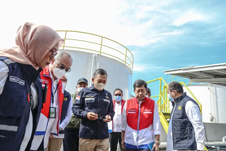 Menteri ESDM Tinjau...