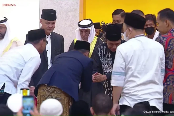Ganjar Dampingi Jokowi...