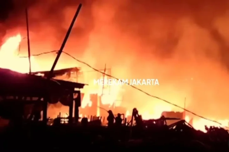 Puluhan Rumah Nelayan...