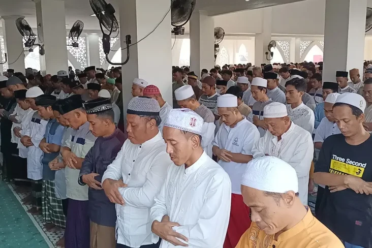 Suasana Khusyuk Warga...