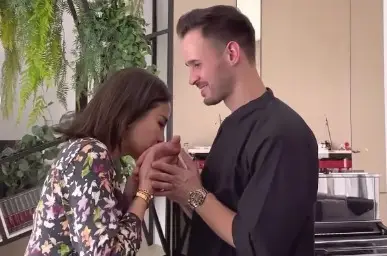 Nikita Mirzani Cium...