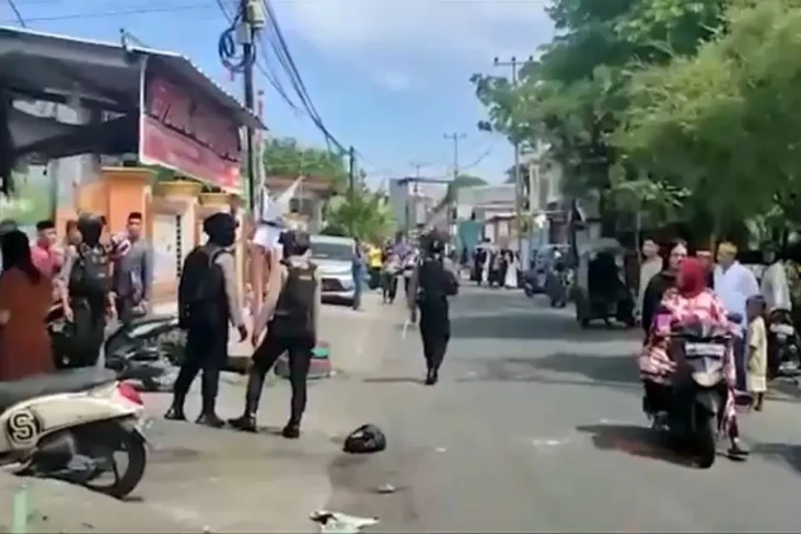 Mencekam! 2 Kelompok...
