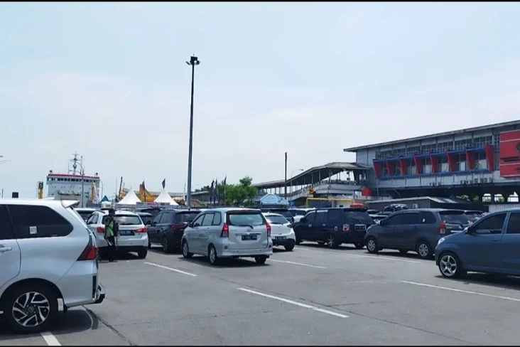 Hari Pertama Lebaran,...