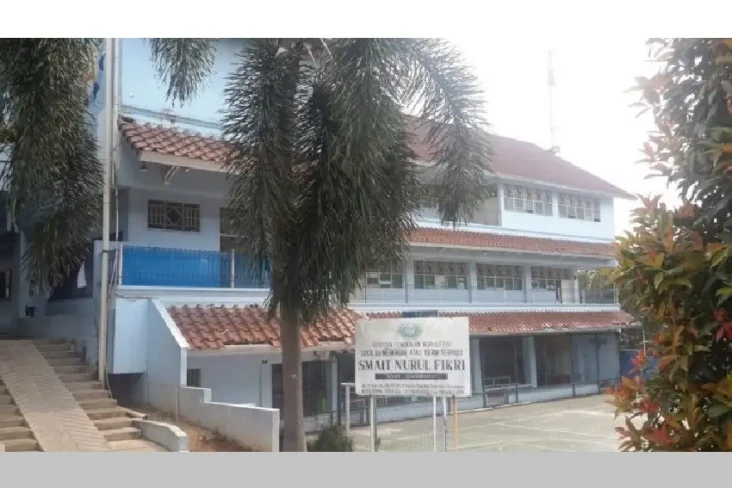 20 SMA Negeri dan Swasta...