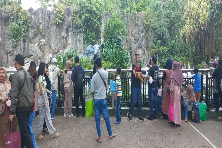 Hari Ketiga Lebaran,...