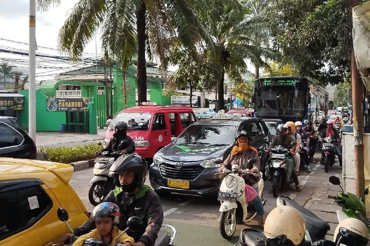 Ragunan Dipadati Pengunjung,...