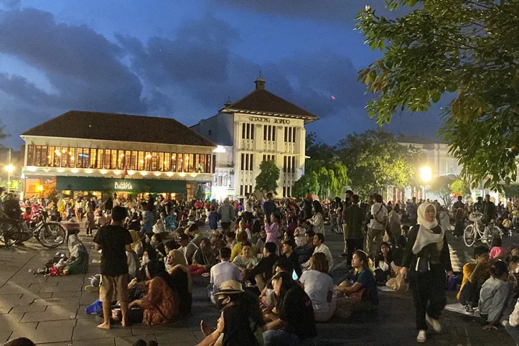 Makin Malam Makin Ramai,...
