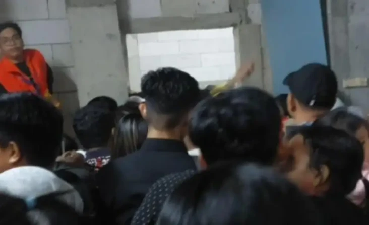 Penampakan Kepanikan...