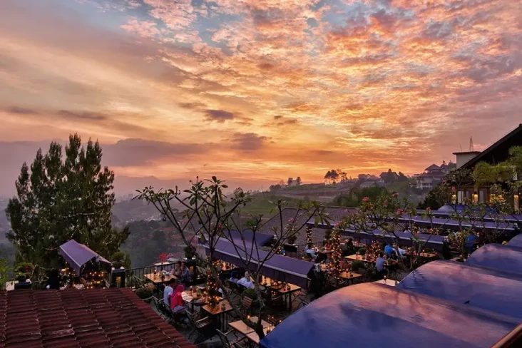 5 Tempat Makan dengan...