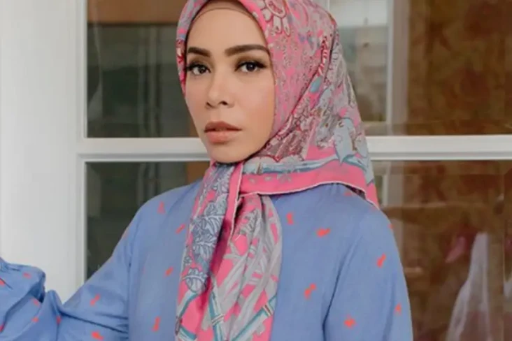 Cerita Melly Goeslaw...