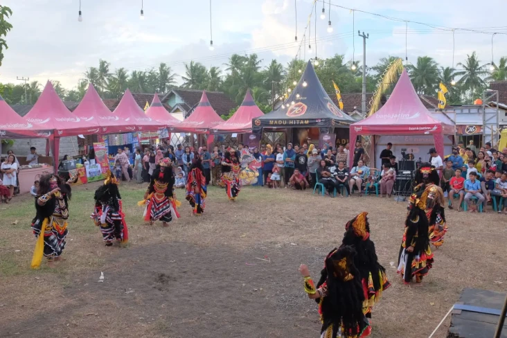 Bazar Produk Lokal di...