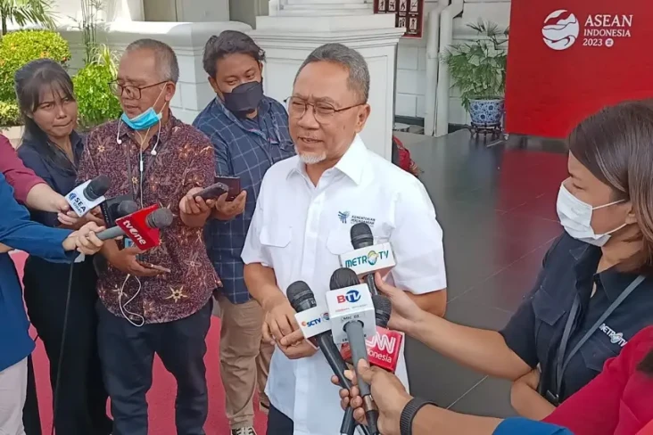 Jokowi Terima Laporan...