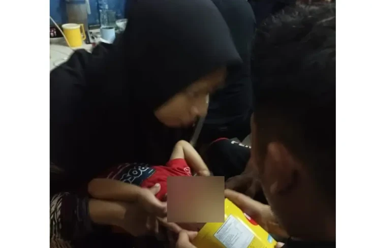 Kepala Bocil Ini Tersangkut...