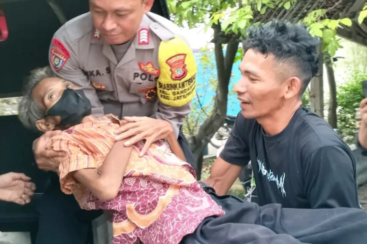 Tega! Kakek Dalam Kondisi...