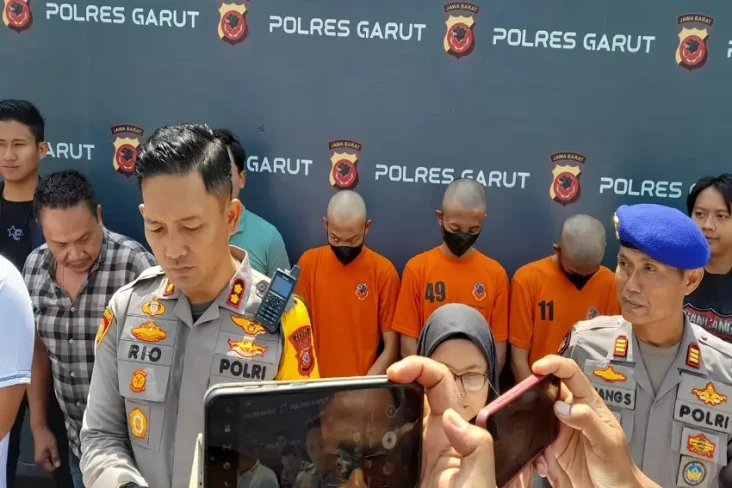 Keroyok Polisi di Objek...